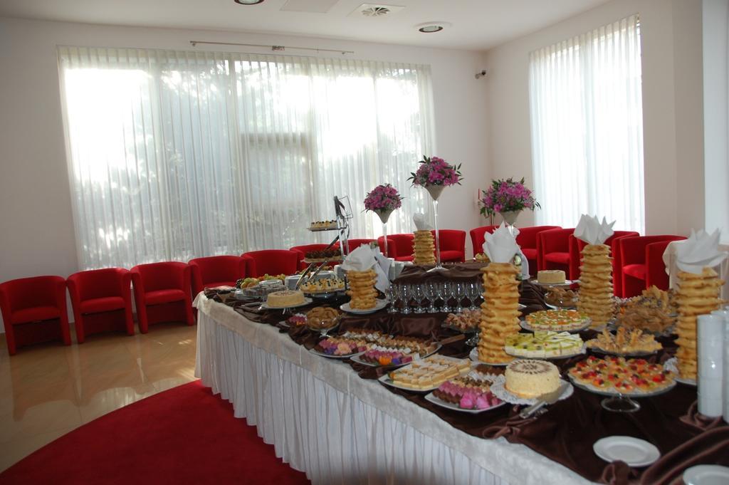 Hotel Unibus Bielsk Podlaski Ngoại thất bức ảnh
