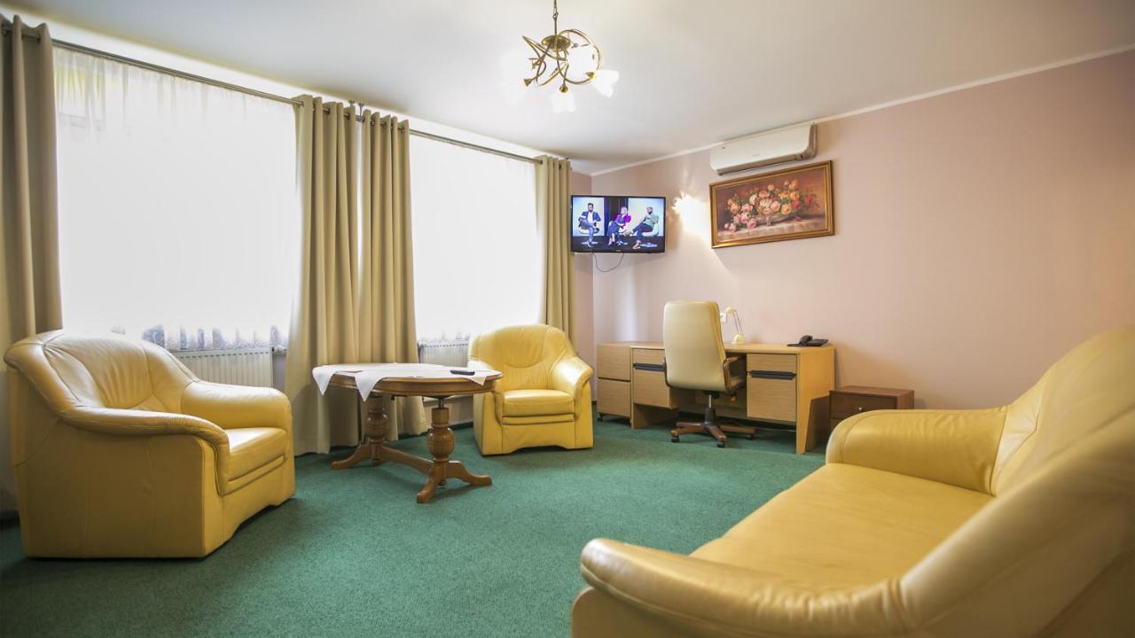 Hotel Unibus Bielsk Podlaski Ngoại thất bức ảnh