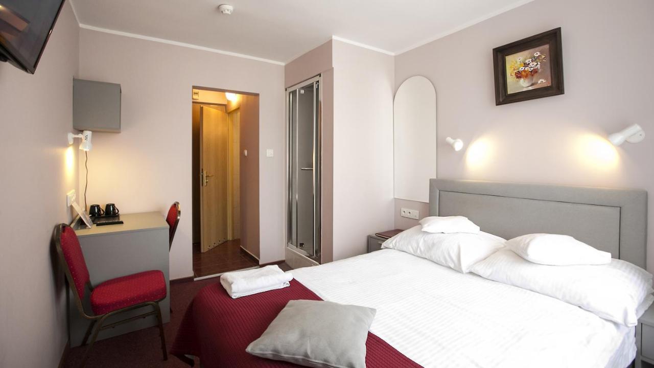 Hotel Unibus Bielsk Podlaski Ngoại thất bức ảnh