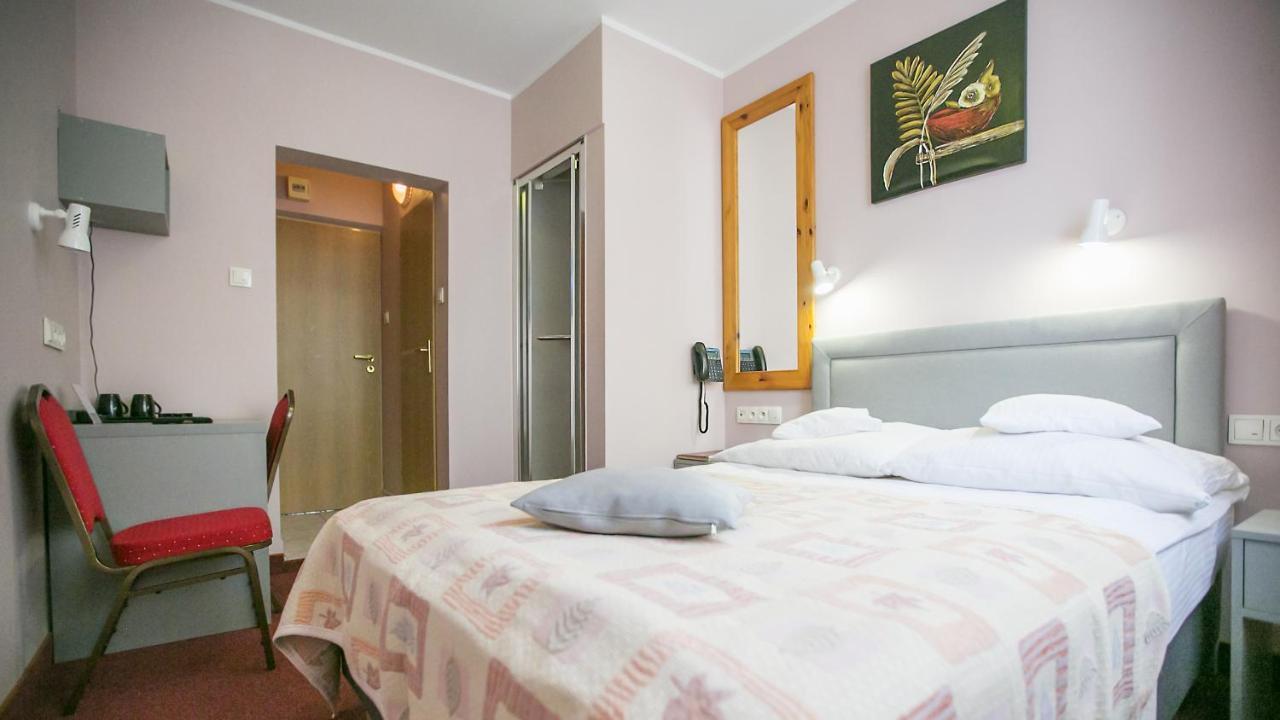 Hotel Unibus Bielsk Podlaski Ngoại thất bức ảnh