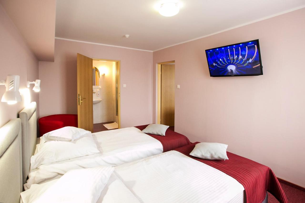 Hotel Unibus Bielsk Podlaski Ngoại thất bức ảnh